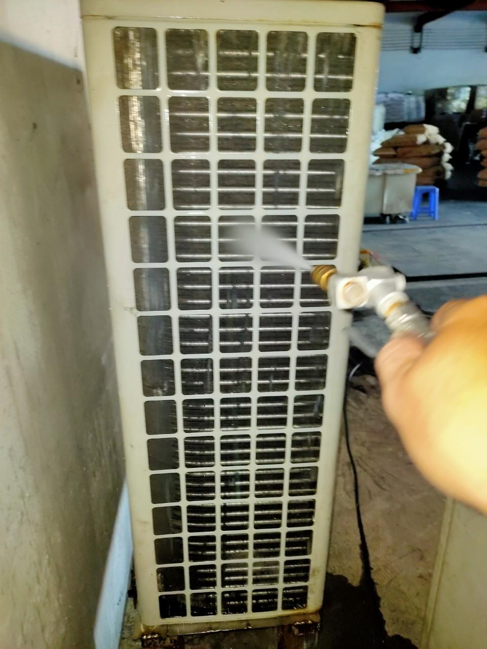 sửa chữa máy lạnh bị chảy nước