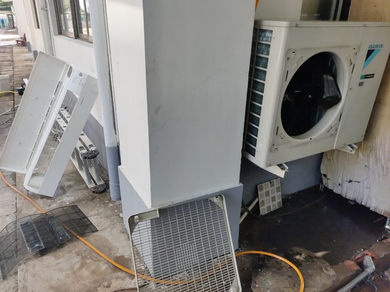 vệ sinh máy lạnh tại nhà