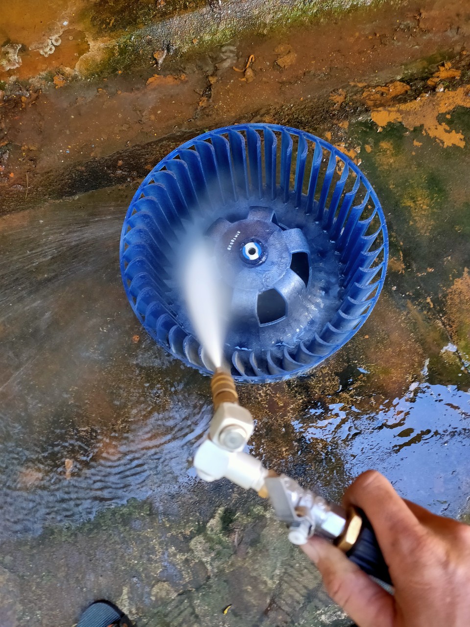 vệ sinh bơm ga máy lạnh