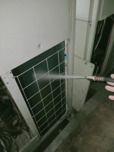 vệ sinh máy lạnh âm trần