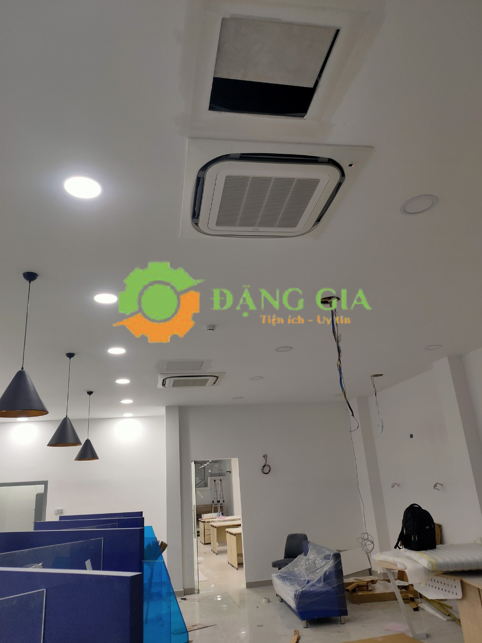 máy lạnh âm trần giá rẻ