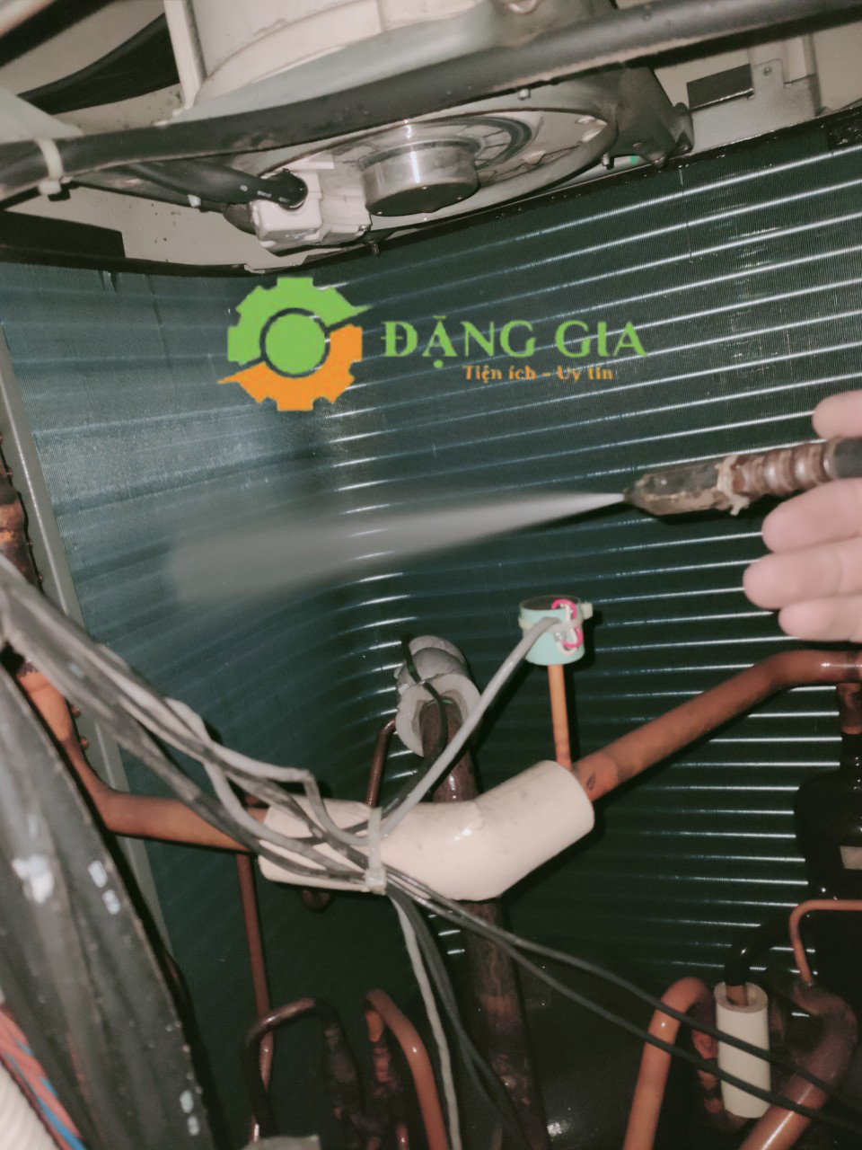 vệ sinh máy lạnh tại nhà