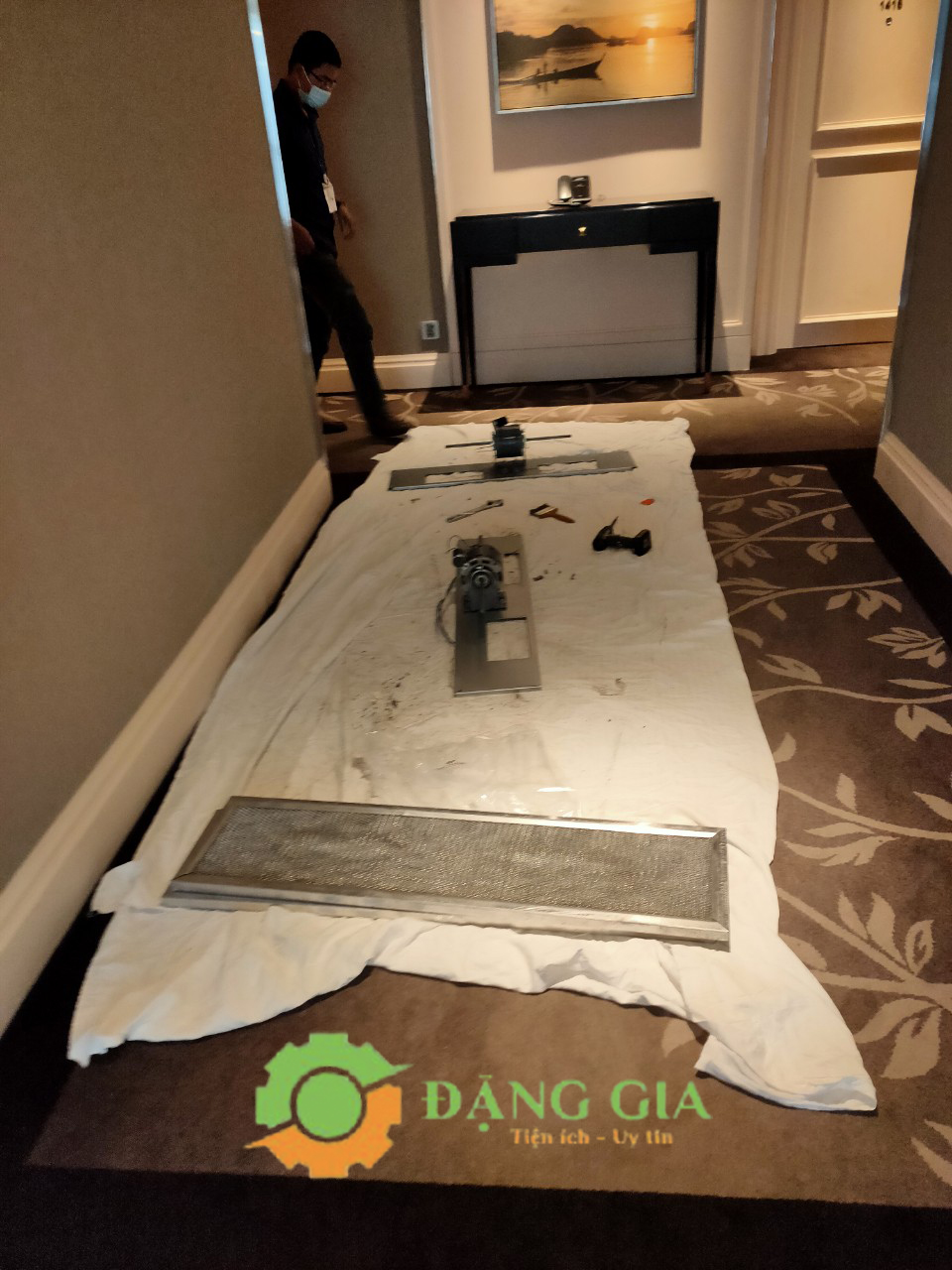 vệ sinh máy lạnh khách sạn