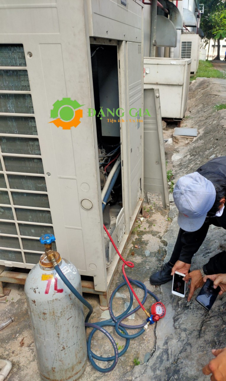 sửa chữa máy lạnh bị xì ga