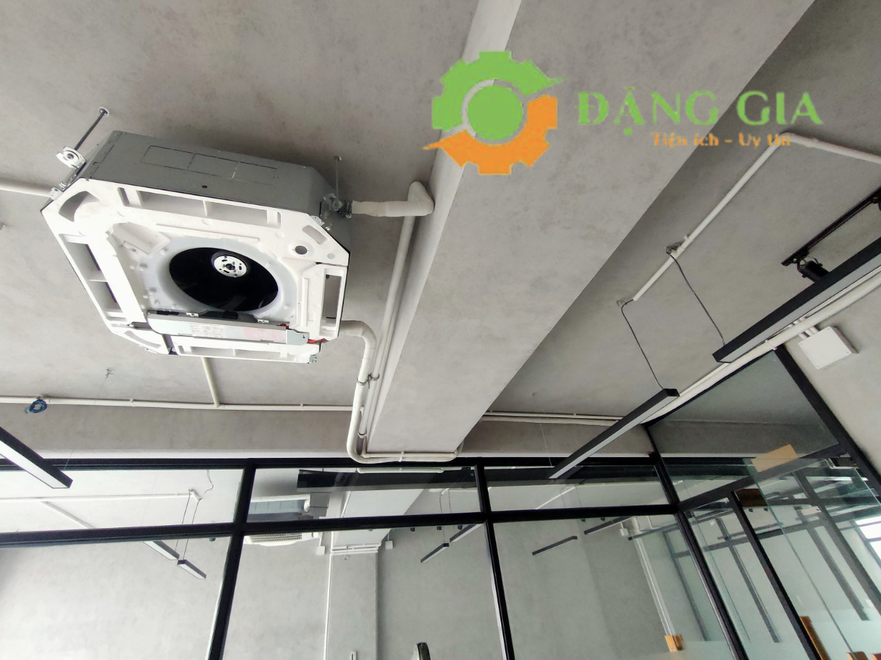 lắp đặt máy lạnh âm trần