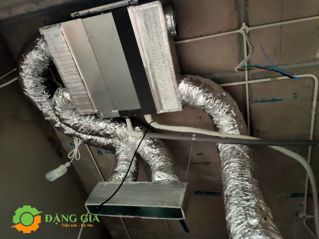 điều hòa âm trần