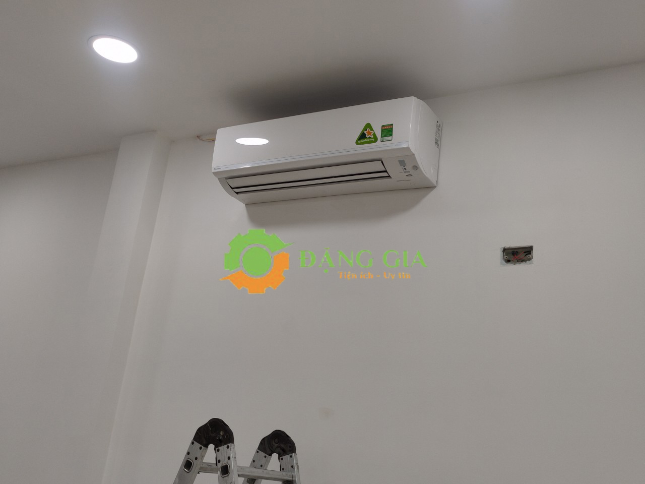 máy lạnh treo tường giá rẻ