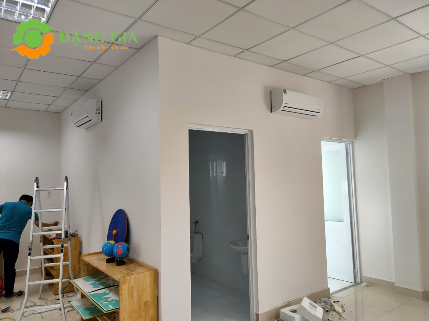 vệ sinh máy lạnh treo tường