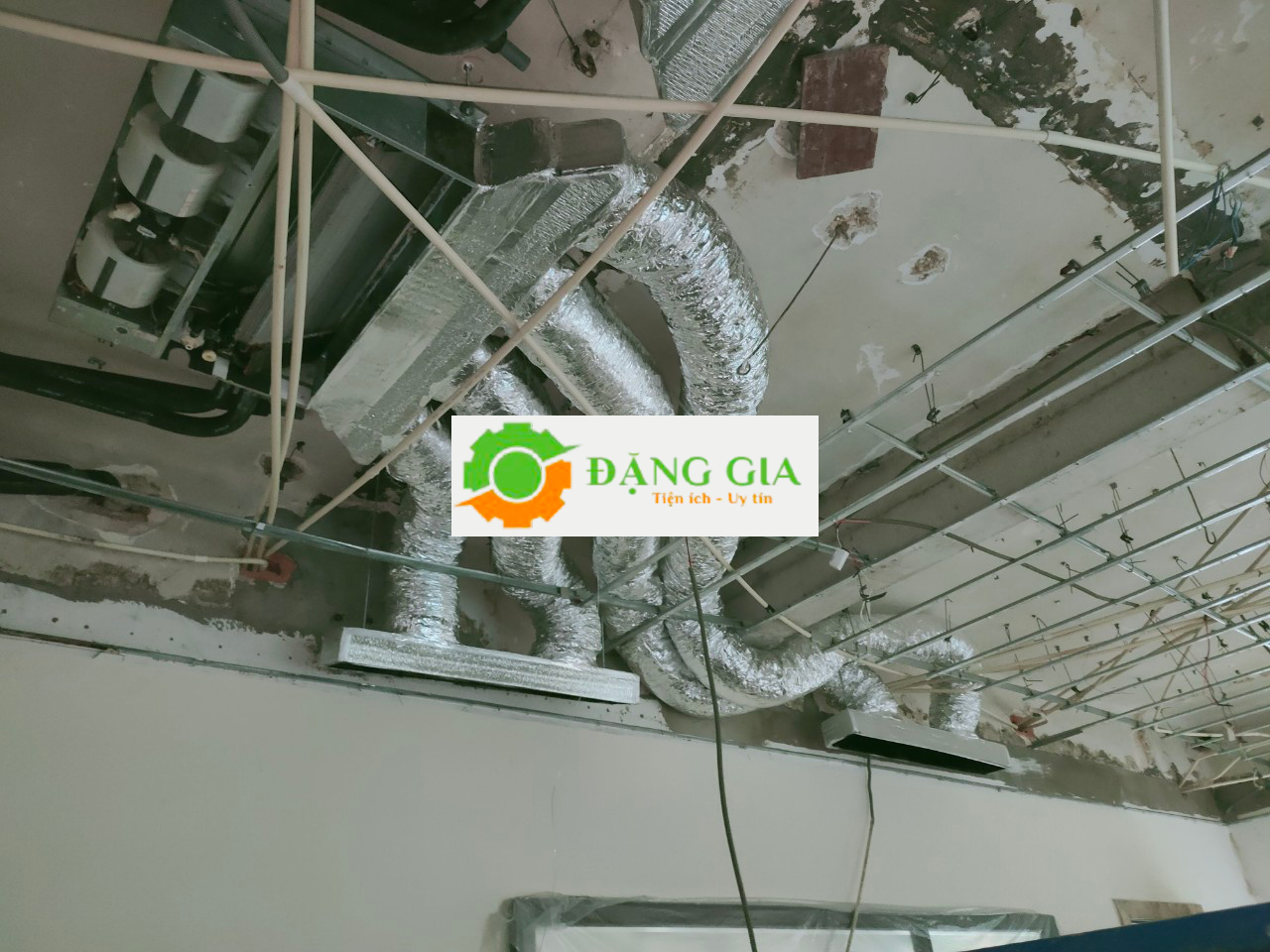 sửa chữa máy điều hòa tại Hóc Môn