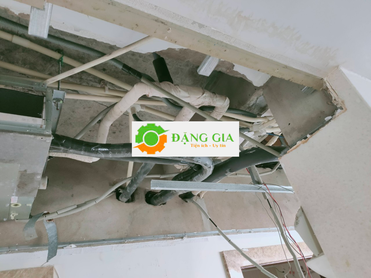 sửa chữa máy lạnh quận Hóc Môn