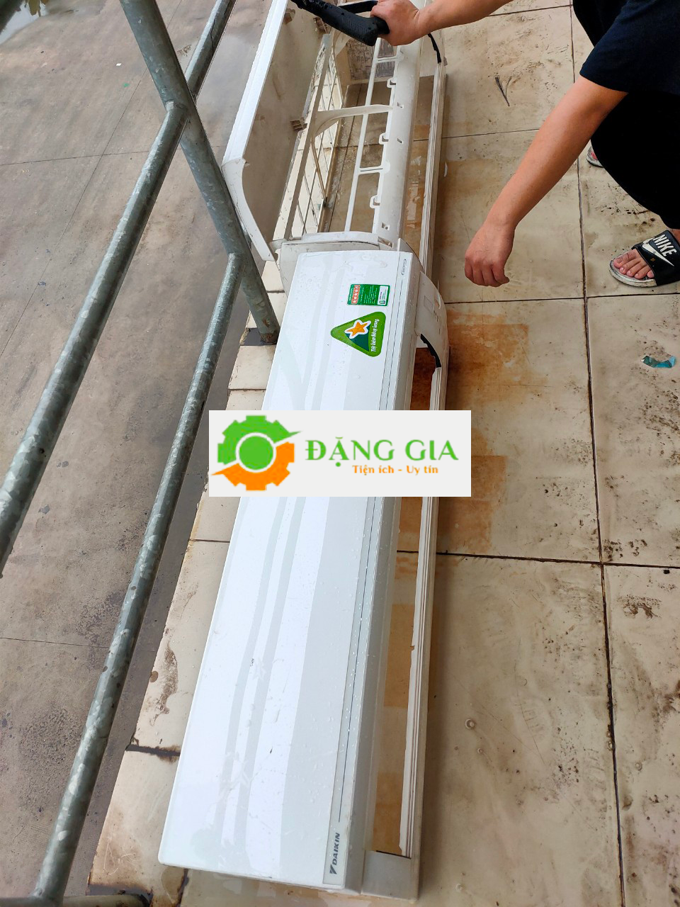 sửa chữa vệ sinh máy lạnh Hóc Môn