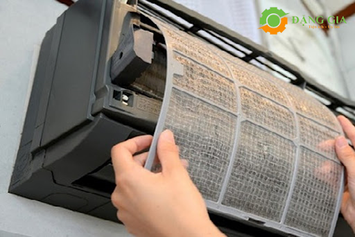 sửa chữa máy lạnh chảy nước